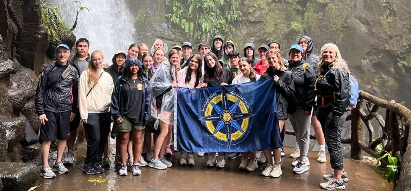 Advanced Spanish students and Chaperones posing for a picture in Costa Rica