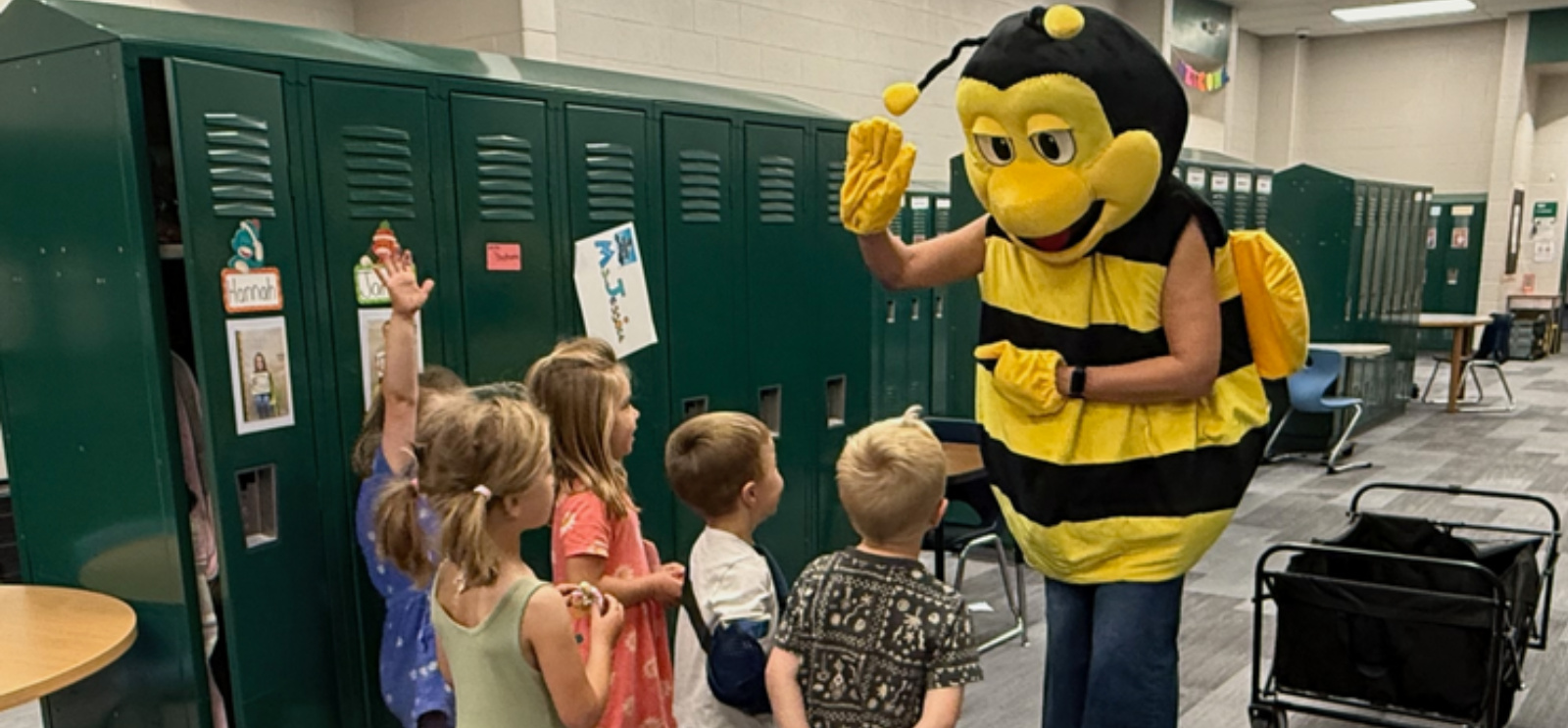 Sting giving high 5s to Students in WM Hall