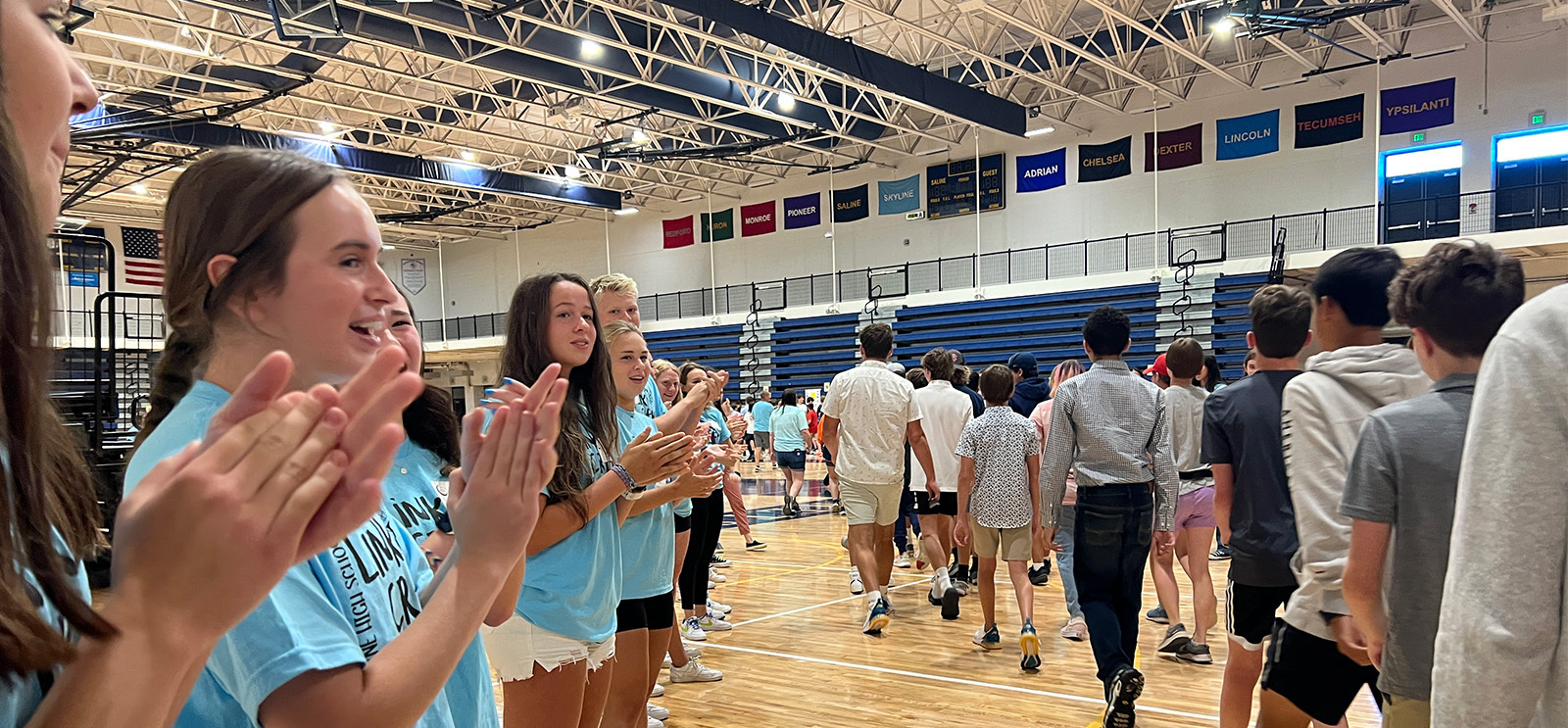 2023 Link Crew Cheering